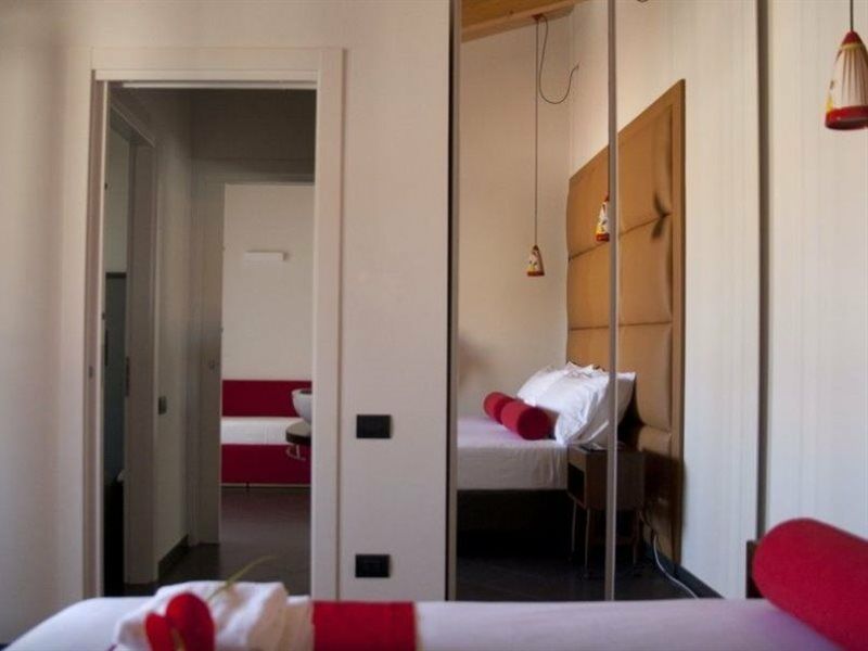 Foyer Rooms & Suites Affittacamere กาญารี ภายนอก รูปภาพ